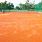 Dans le cadre de la rénovation de court de tennis à Mougins, l'installation de ces systèmes modernes garantit un entretien optimal