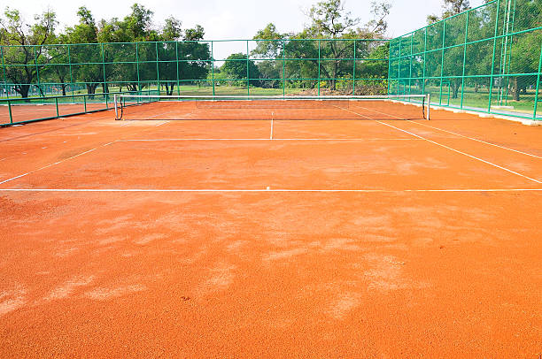 Dans le cadre de la rénovation de court de tennis à Mougins, l'installation de ces systèmes modernes garantit un entretien optimal