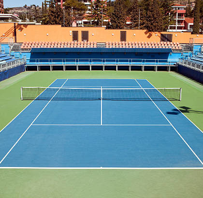 Service Tennis,spécialisé dans la construction de courts de tennis à Toulon, démontre un engagement exemplaire envers normes environnementales