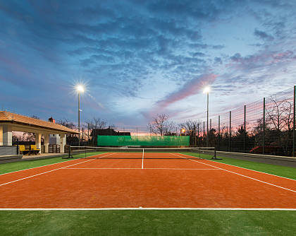 Construction d'un terrain de tennis à Nice