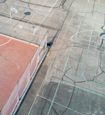 Construction d'un court de tennis en béton poreux à Cannes