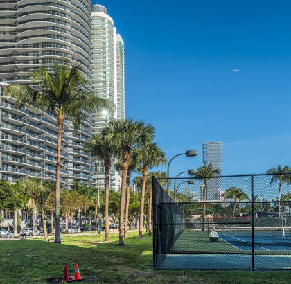 Construction d'un court de tennis à Nice