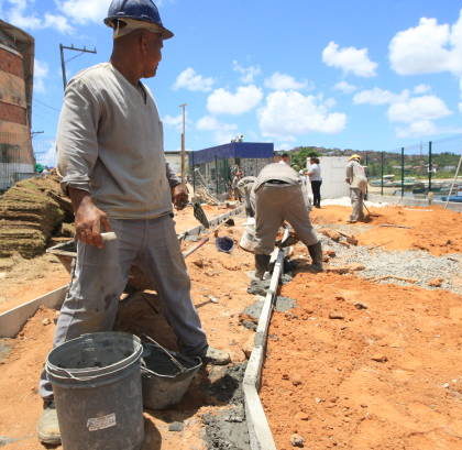 Construction d'un court de tennis à Toulon