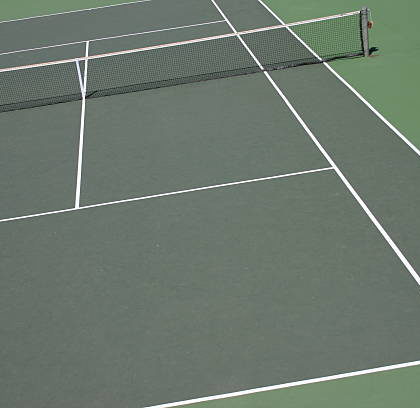 Construction d'un court de tennis en béton poreux à Cannes