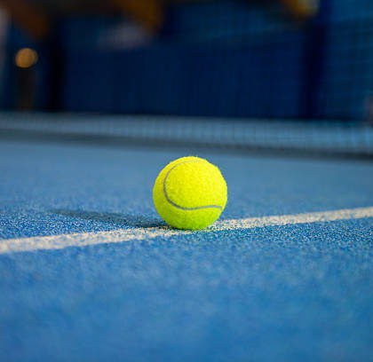 Construction d'un court de tennis à Toulon
