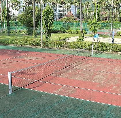 Construction d'un court de tennis à Toulon