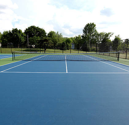 Construction d'un court de tennis à Toulon